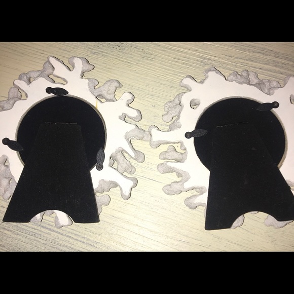 A pair of coral frames - Picture 4 of 5